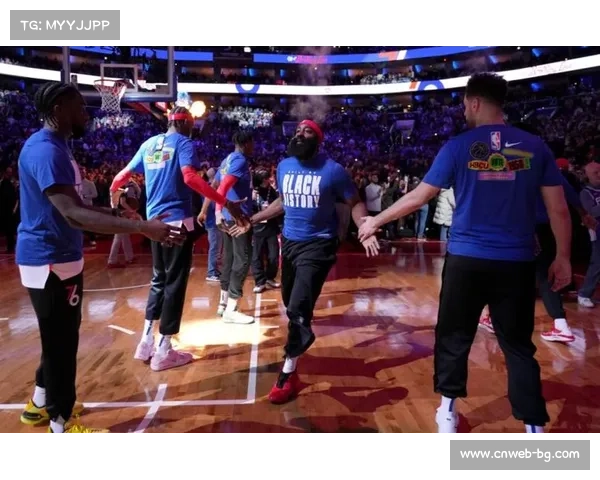 詹姆斯与球队完成合训，赛季首秀进入倒计时